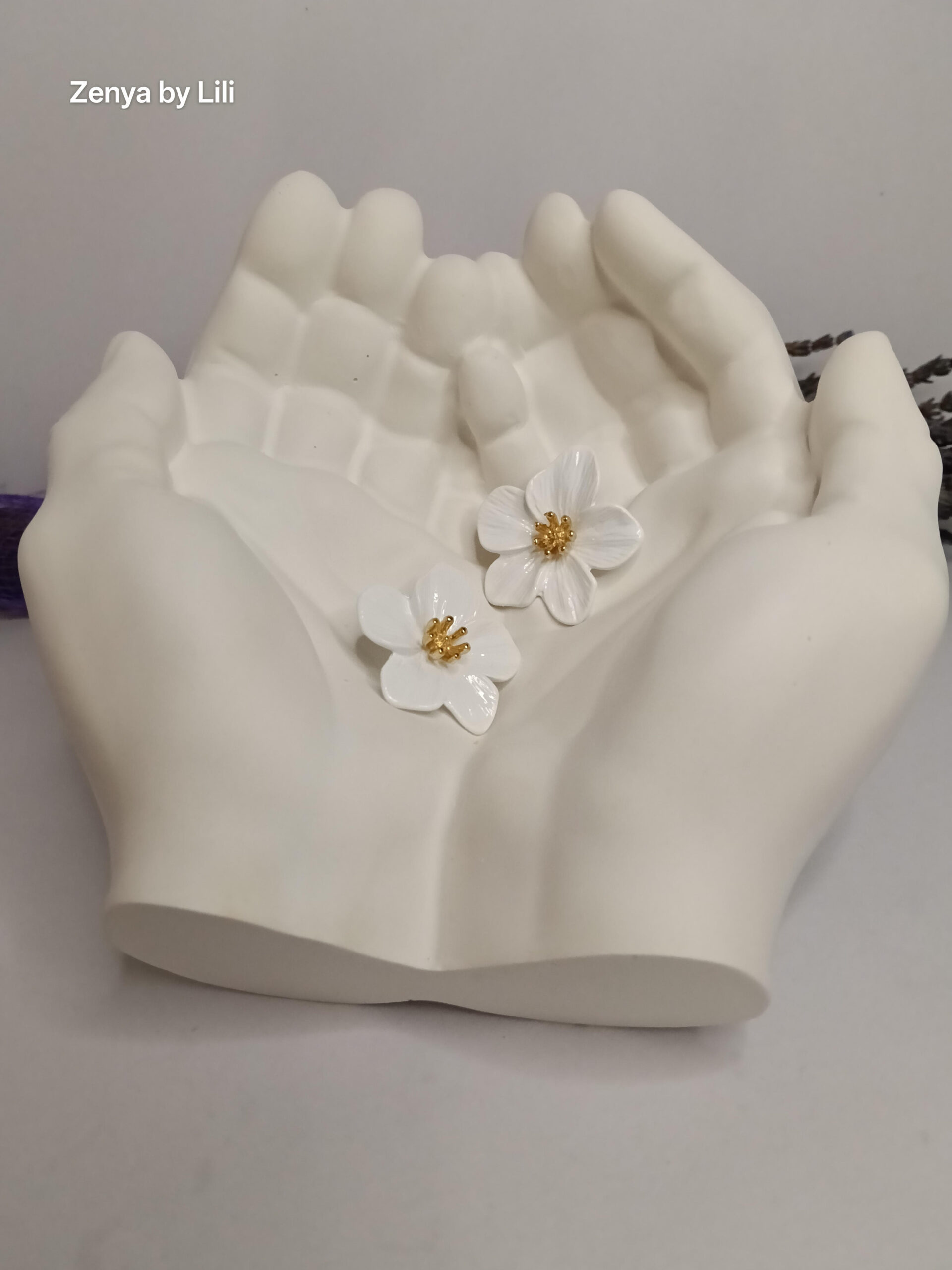 piesa decorativa expresivă din praf ceramic