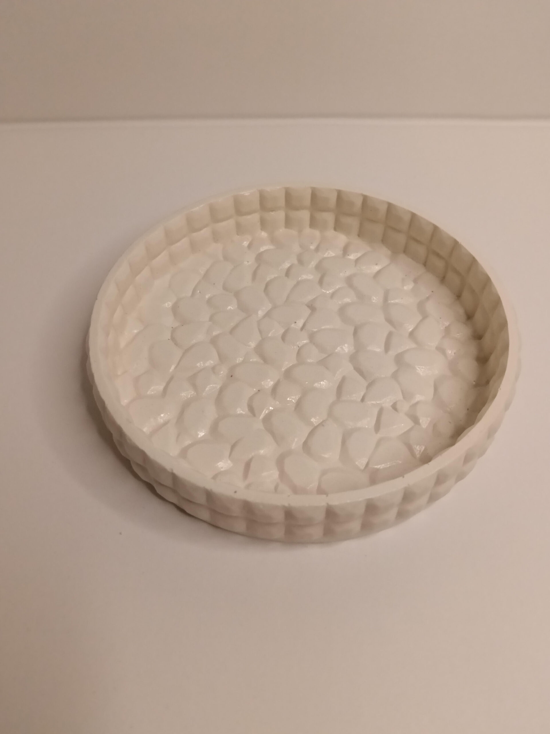 tava rotunda realizată din praf ceramic